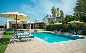 Nancy'S Budget Villa With Pool & Jacuzzi By 